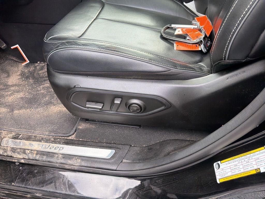 used 2022 Jeep Grand Cherokee car, priced at $37,950