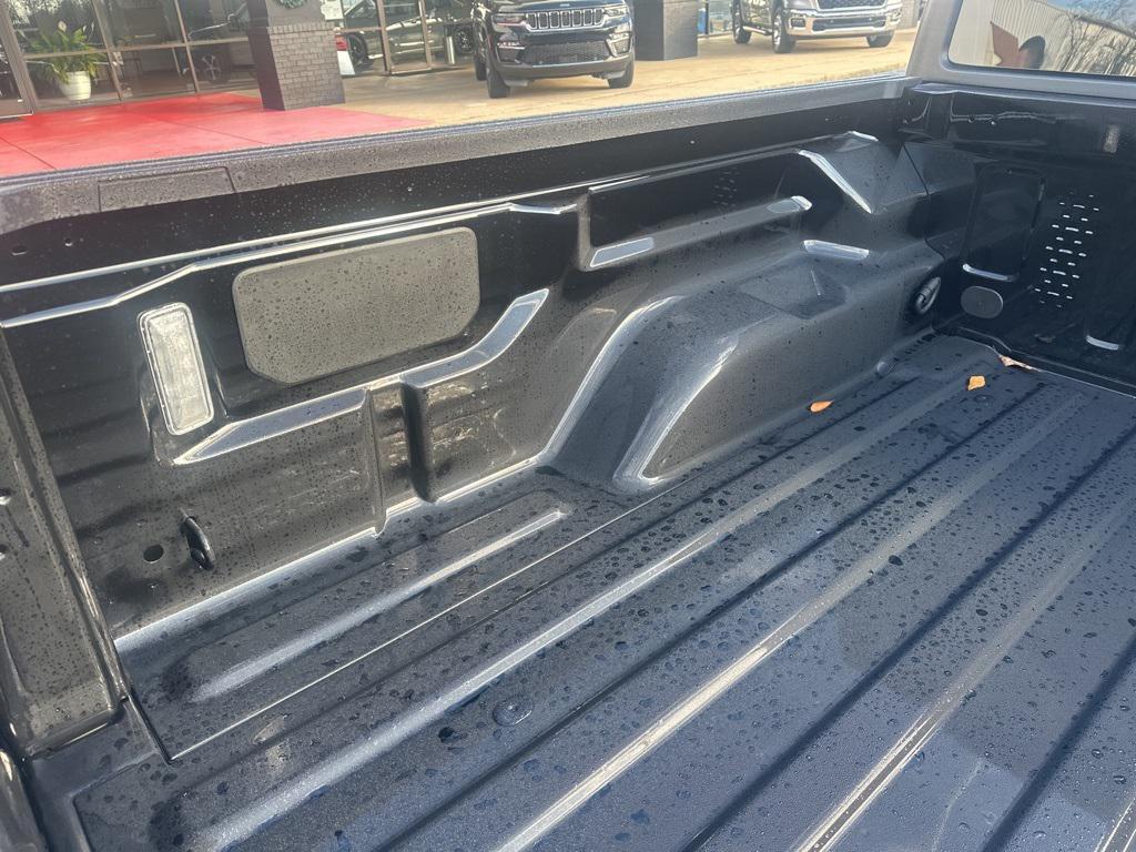 new 2025 Jeep Gladiator car, priced at $40,322