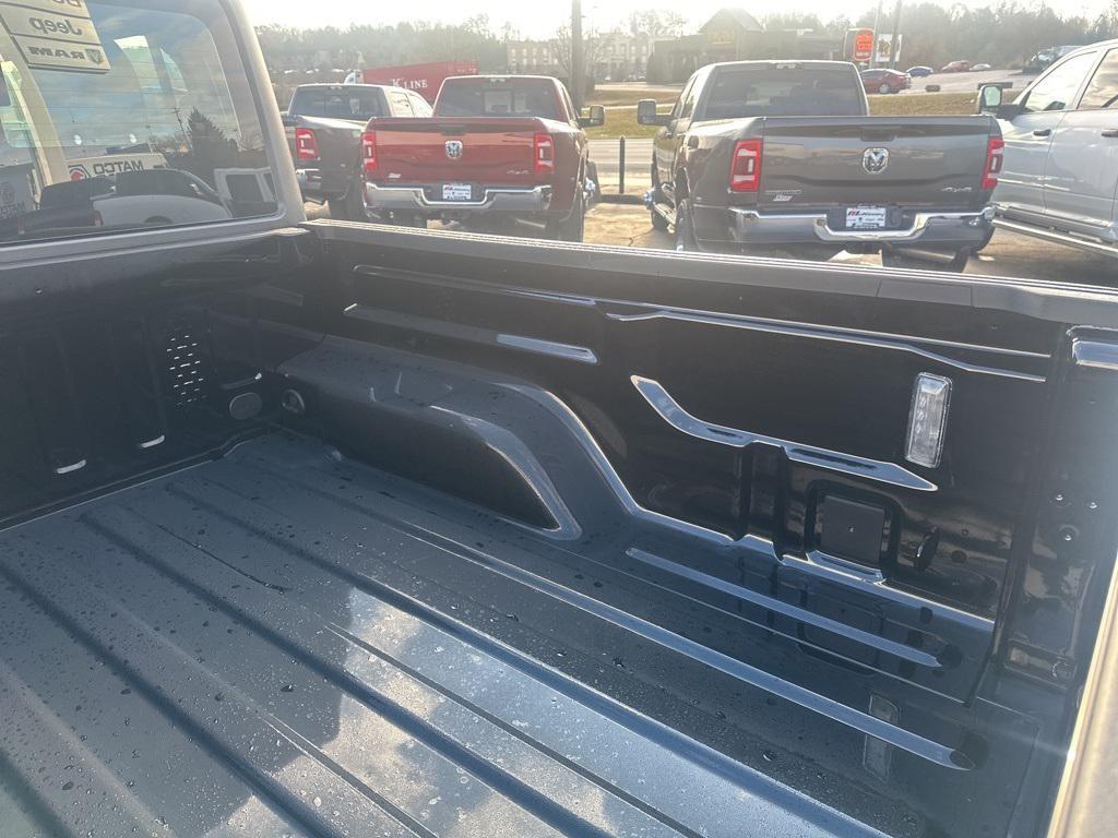 new 2025 Jeep Gladiator car, priced at $40,322