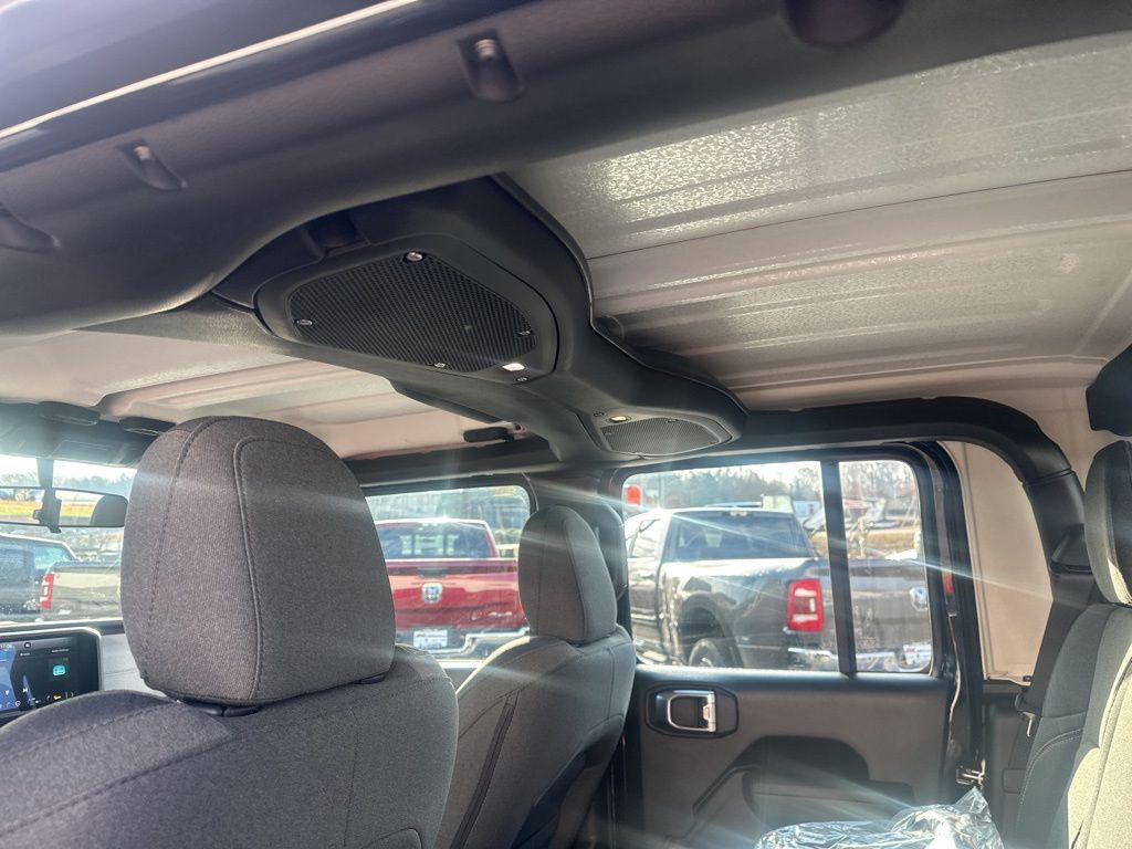 new 2025 Jeep Gladiator car, priced at $39,322