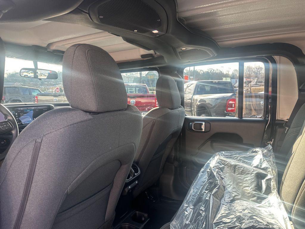 new 2025 Jeep Gladiator car, priced at $39,322