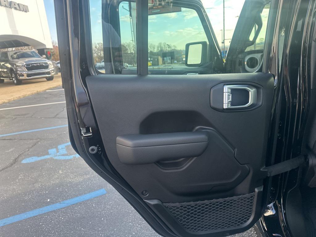 new 2025 Jeep Gladiator car, priced at $40,322