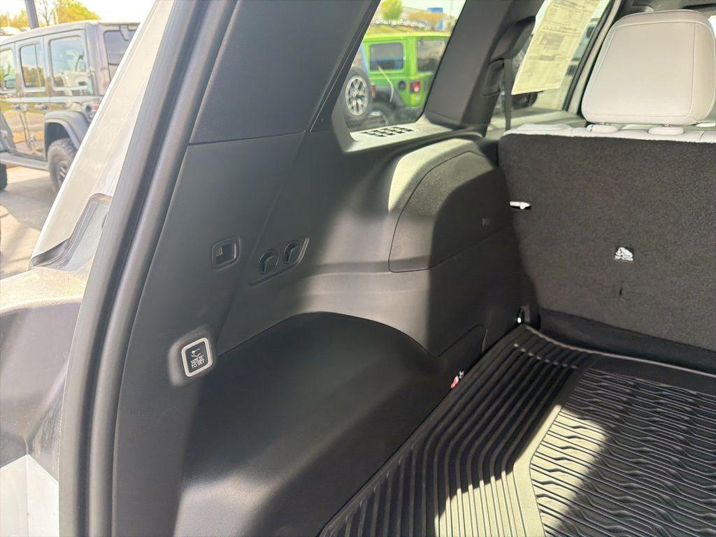 new 2026 Jeep Cherokee car, priced at $42,551