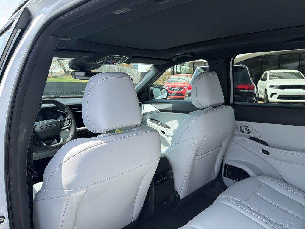 new 2026 Jeep Cherokee car, priced at $42,551