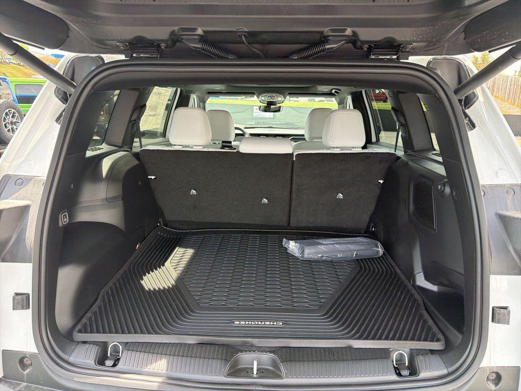 new 2026 Jeep Cherokee car, priced at $42,551