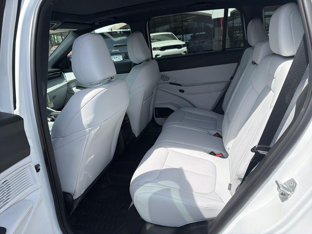 new 2026 Jeep Cherokee car, priced at $42,551