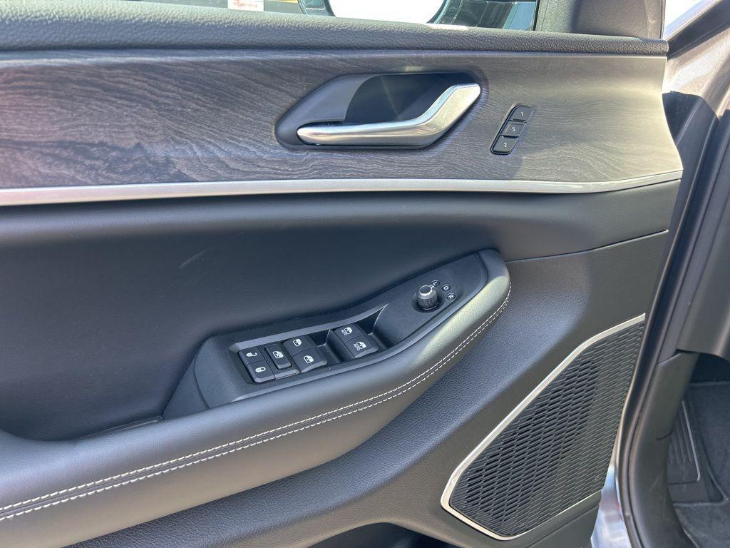 new 2026 Jeep Grand Cherokee car, priced at $45,637