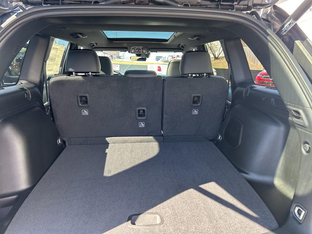 new 2026 Jeep Grand Cherokee car, priced at $45,637