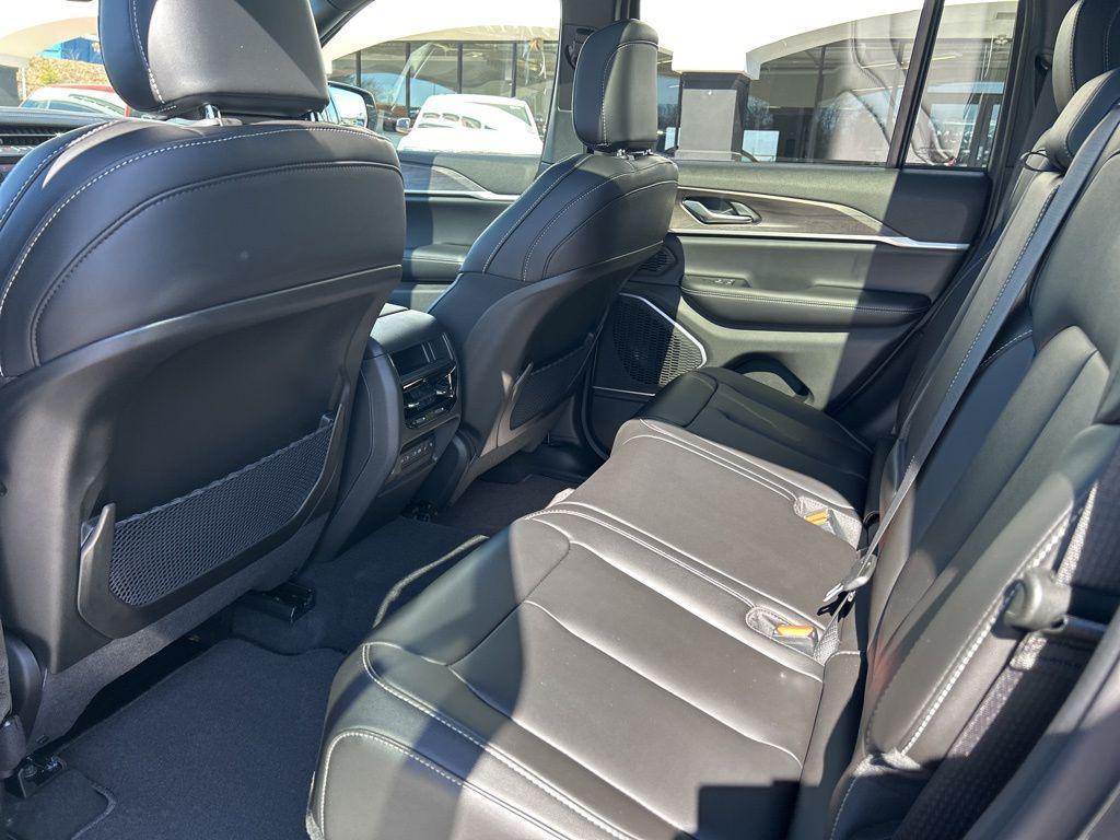 new 2026 Jeep Grand Cherokee car, priced at $45,637