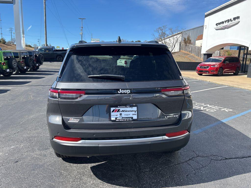 new 2026 Jeep Grand Cherokee car, priced at $45,637