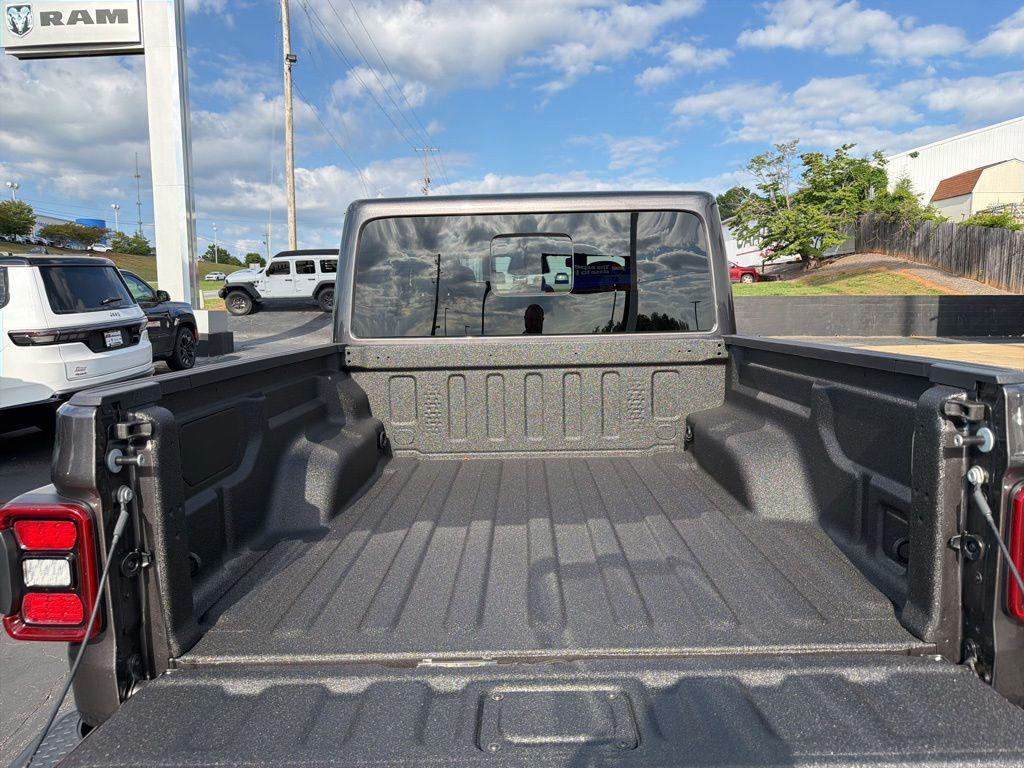 new 2026 Jeep Gladiator car, priced at $48,613