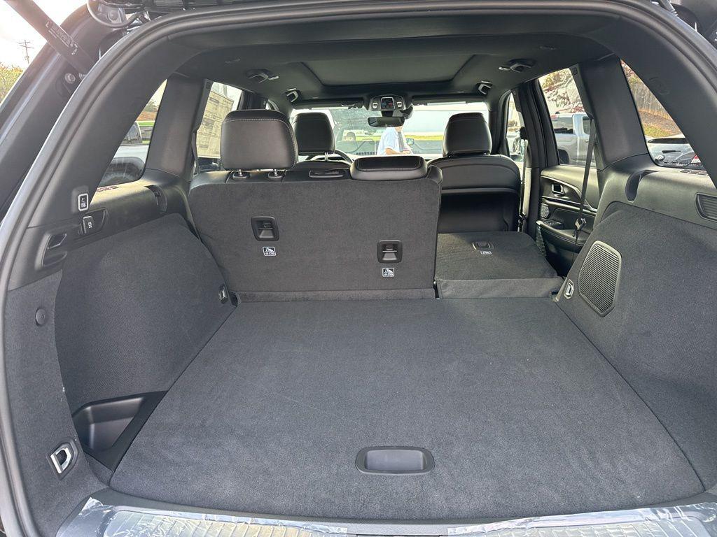 new 2025 Jeep Grand Cherokee car, priced at $51,930