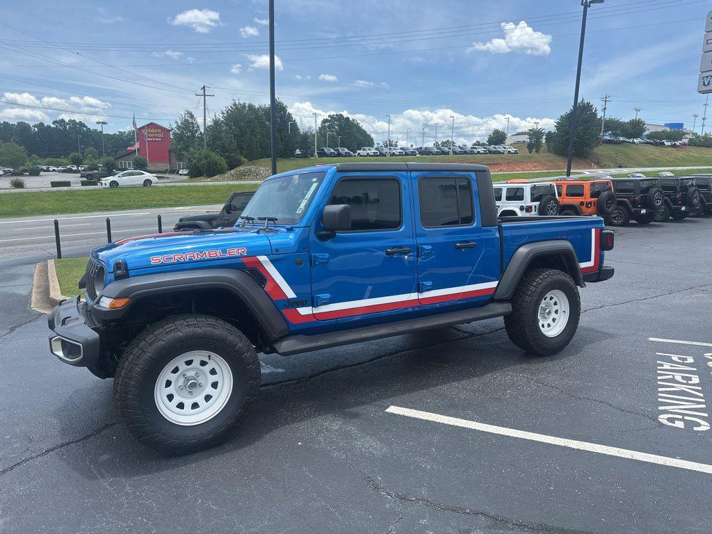 new 2025 Jeep Gladiator car, priced at $42,176
