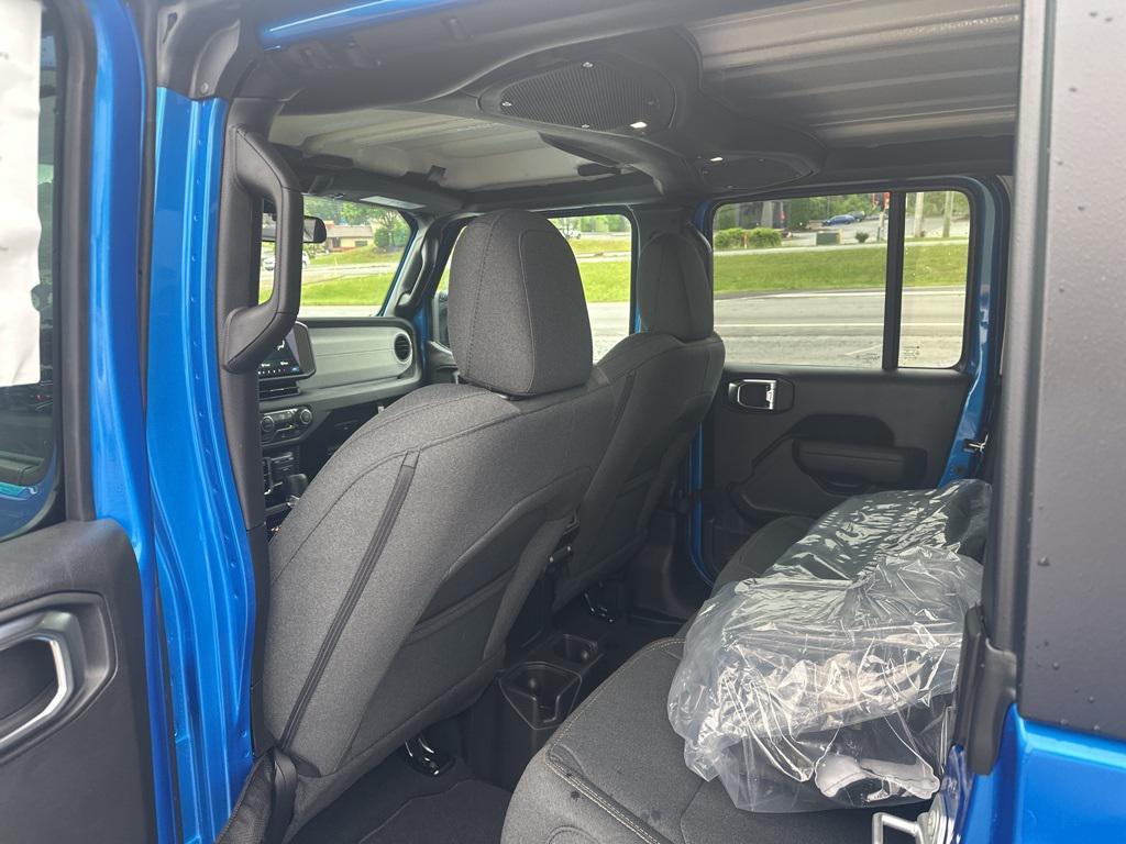 new 2025 Jeep Gladiator car, priced at $45,176