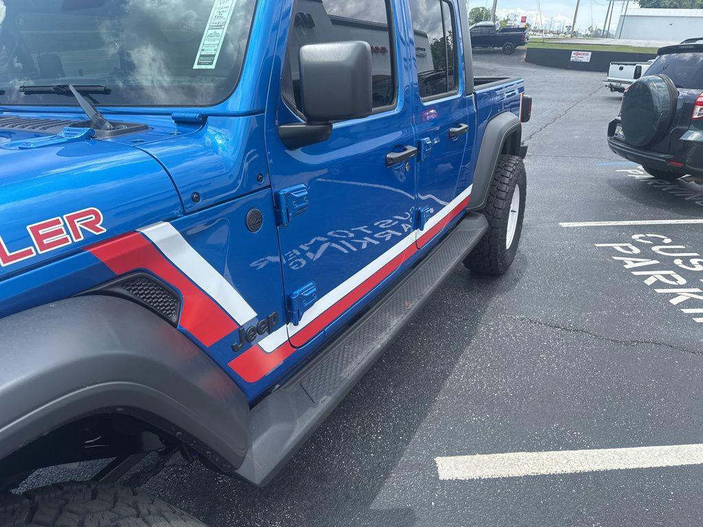 new 2025 Jeep Gladiator car, priced at $42,176