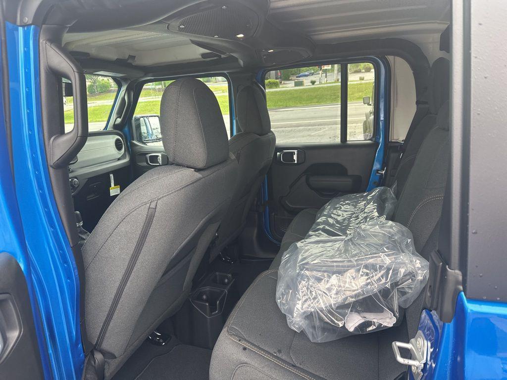 new 2025 Jeep Gladiator car, priced at $42,176