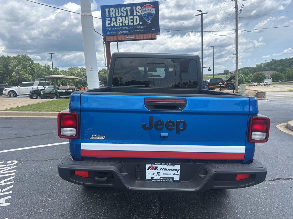 new 2025 Jeep Gladiator car, priced at $42,176