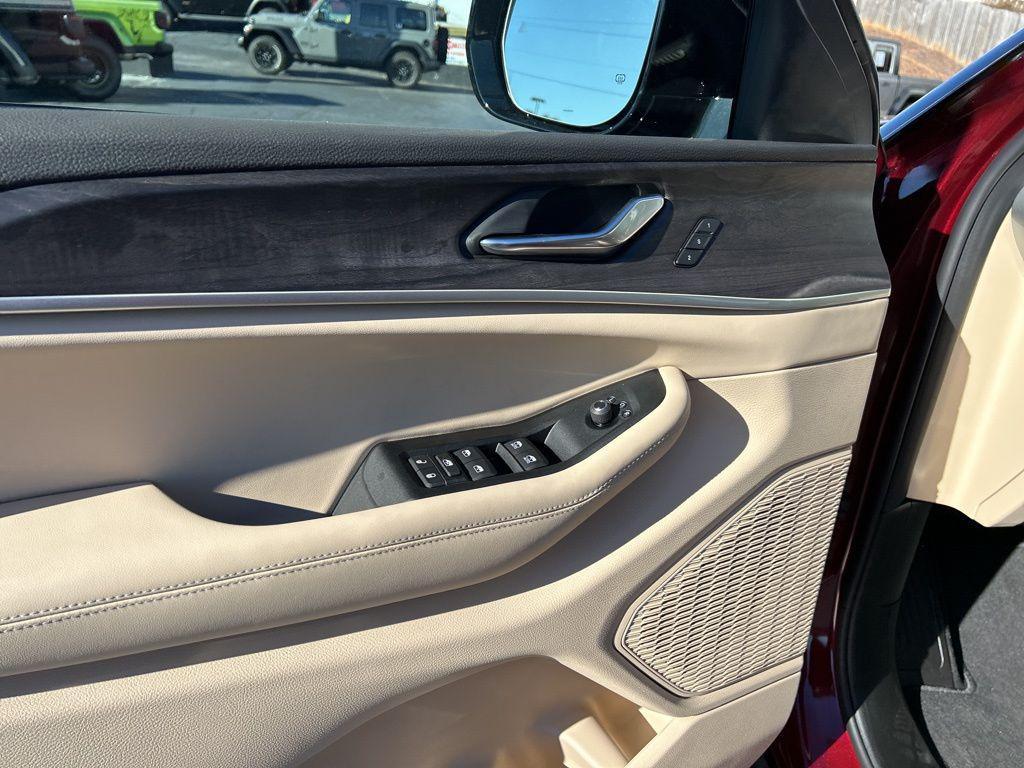 new 2025 Jeep Grand Cherokee L car, priced at $48,323