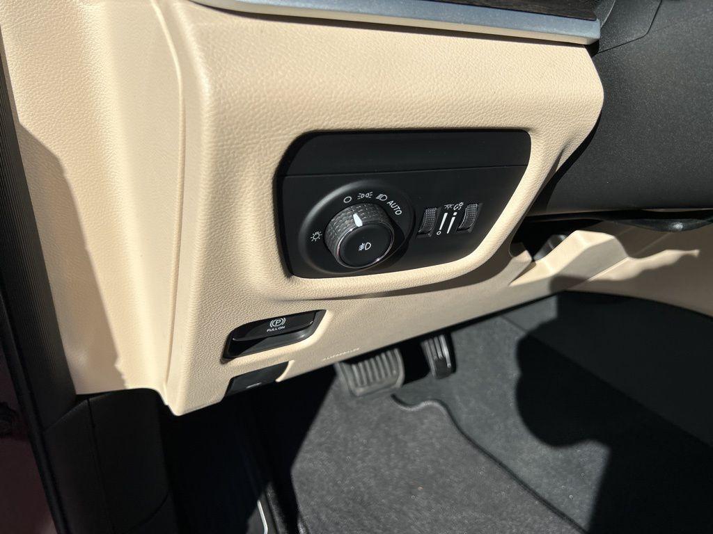 new 2025 Jeep Grand Cherokee L car, priced at $48,323