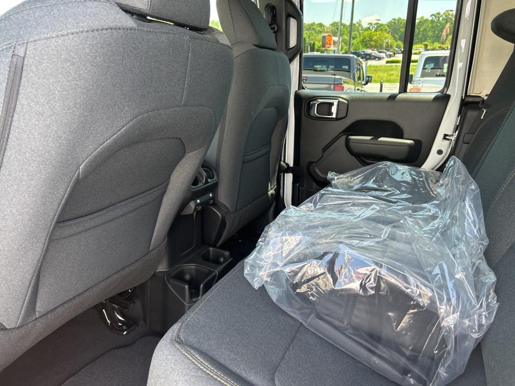 new 2025 Jeep Gladiator car, priced at $36,916