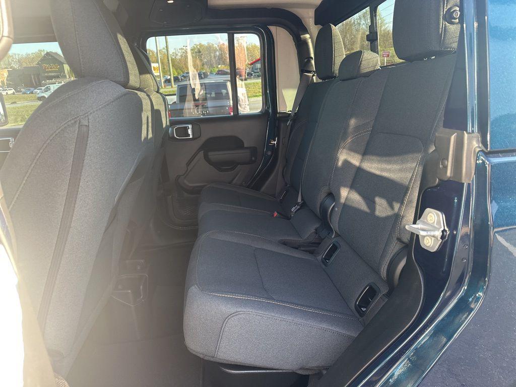 new 2025 Jeep Gladiator car, priced at $42,375