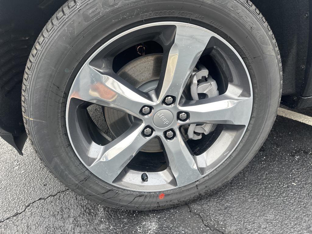 new 2025 Jeep Grand Cherokee L car, priced at $48,677