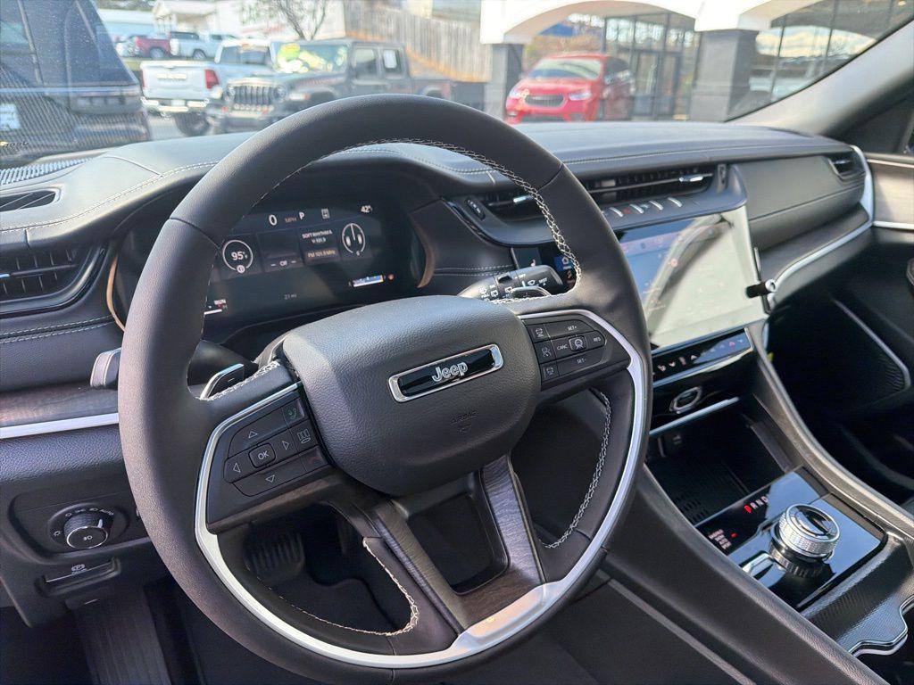 new 2026 Jeep Grand Cherokee car, priced at $52,716