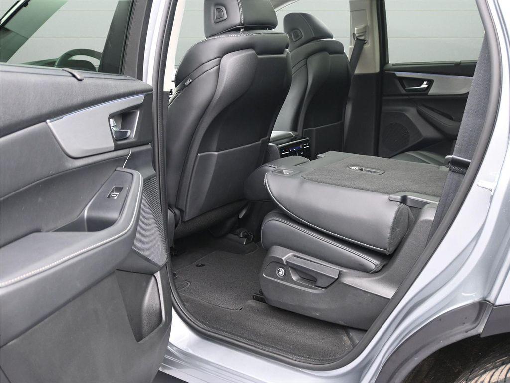 used 2024 Acura MDX car, priced at $38,350