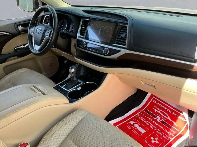 2015 Red Toyota Highlander