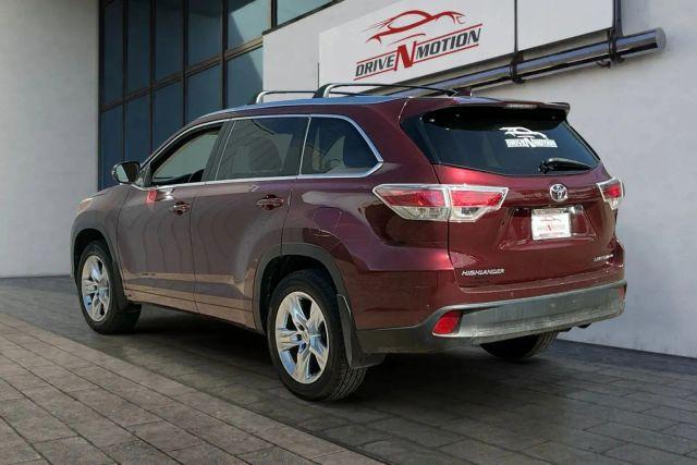 2015 Red Toyota Highlander