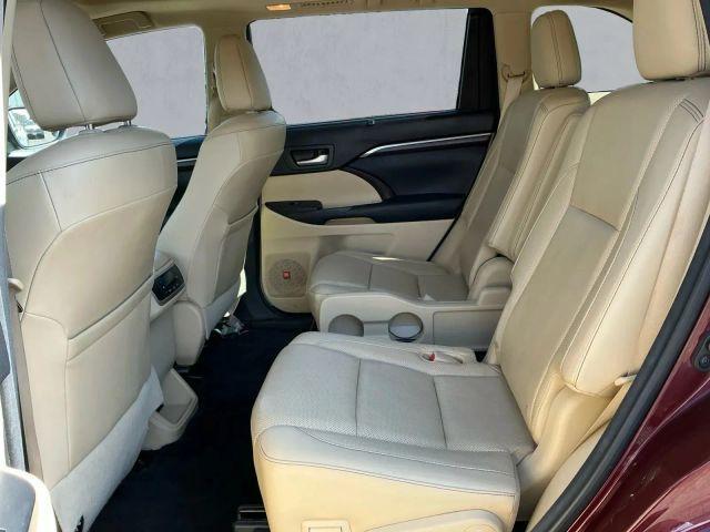 2015 Red Toyota Highlander