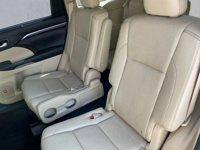 2015 Red Toyota Highlander