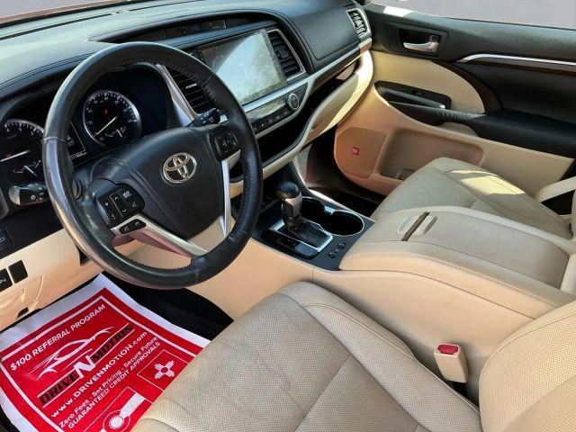 2015 Red Toyota Highlander