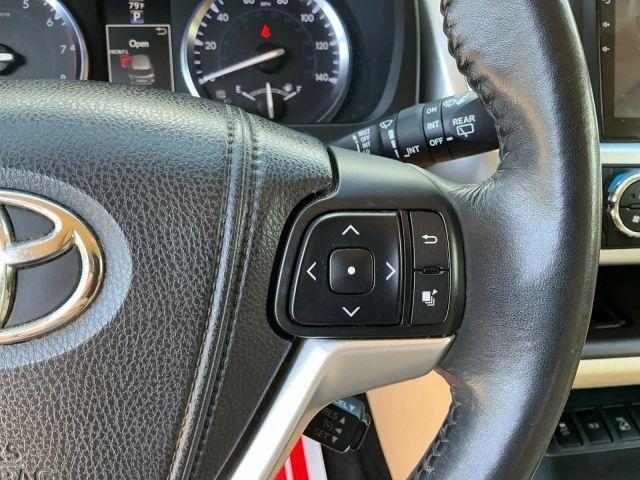 2015 Red Toyota Highlander