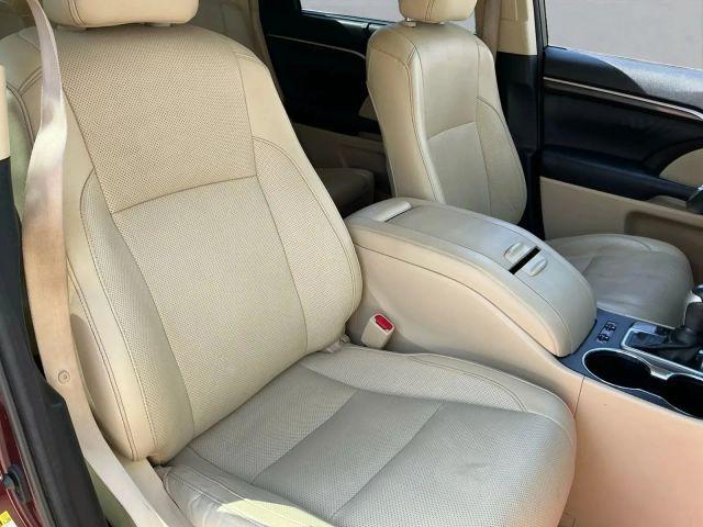 2015 Red Toyota Highlander