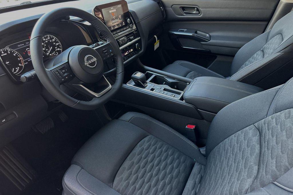 new 2025 Nissan Pathfinder car, priced at $33,678
