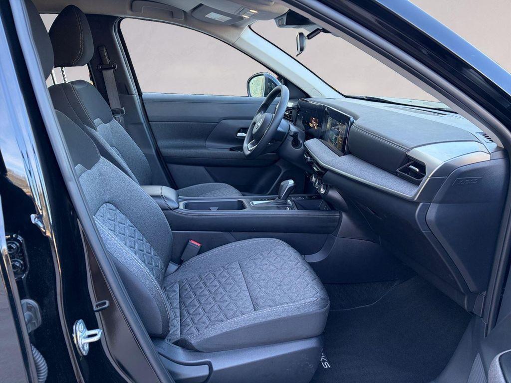 used 2025 Nissan Kicks car