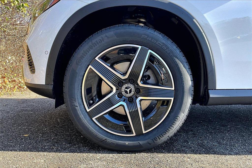 new 2026 Mercedes-Benz GLC 300 car, priced at $58,270
