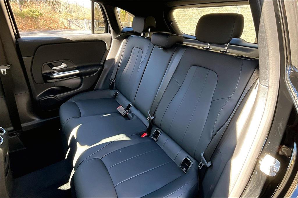 new 2025 Mercedes-Benz GLA 250 car, priced at $47,295