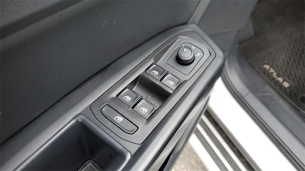 used 2020 Volkswagen Atlas Cross Sport car, priced at $18,117