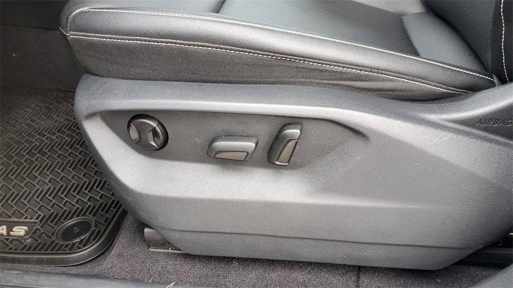 used 2020 Volkswagen Atlas Cross Sport car, priced at $18,117