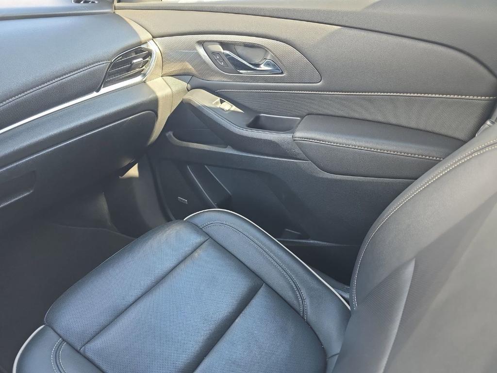 used 2022 Chevrolet Traverse car, priced at $30,189