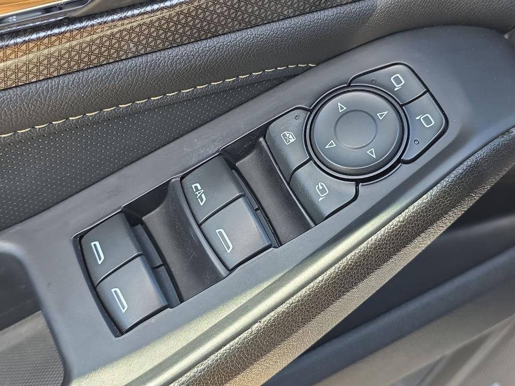 used 2022 Chevrolet Traverse car, priced at $30,189