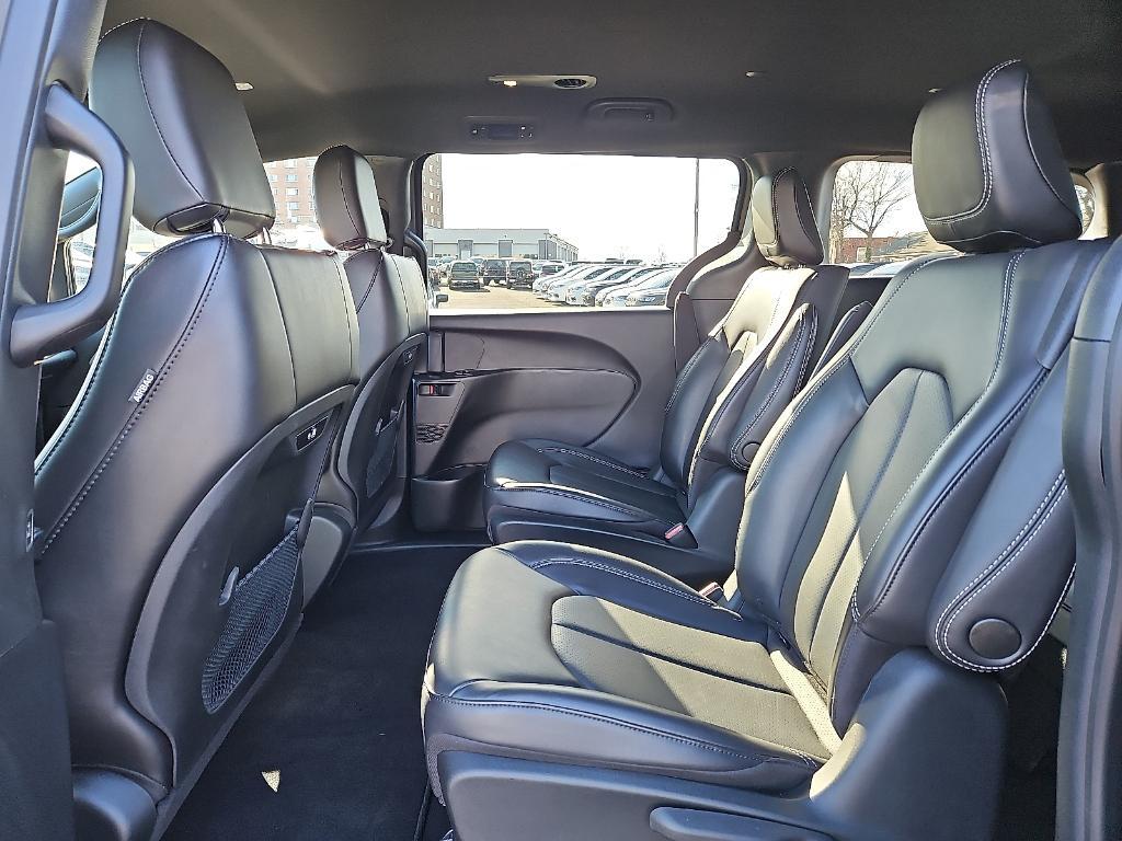 used 2023 Chrysler Pacifica Hybrid car, priced at $29,788