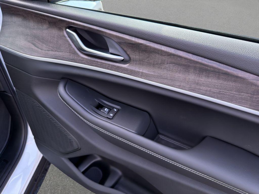 new 2025 Jeep Grand Cherokee car, priced at $46,744