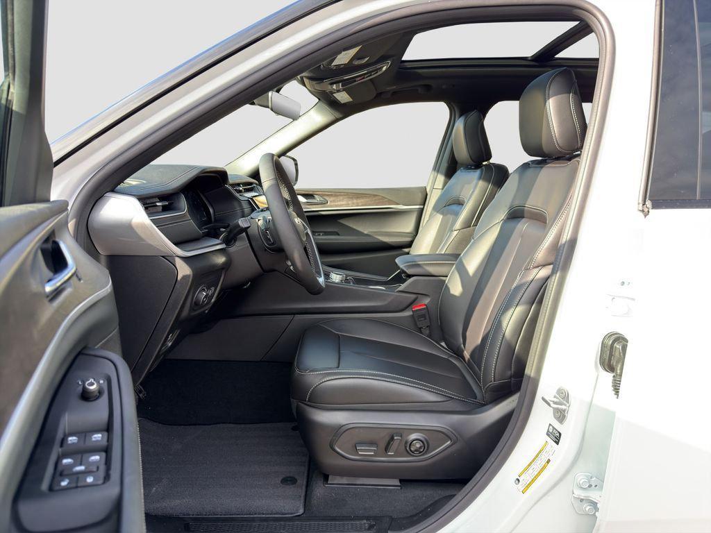 new 2025 Jeep Grand Cherokee car, priced at $46,744