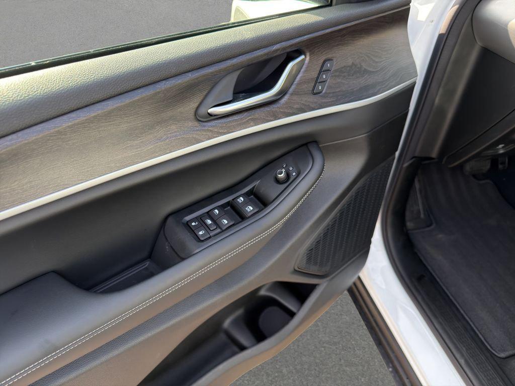 new 2025 Jeep Grand Cherokee car, priced at $46,744