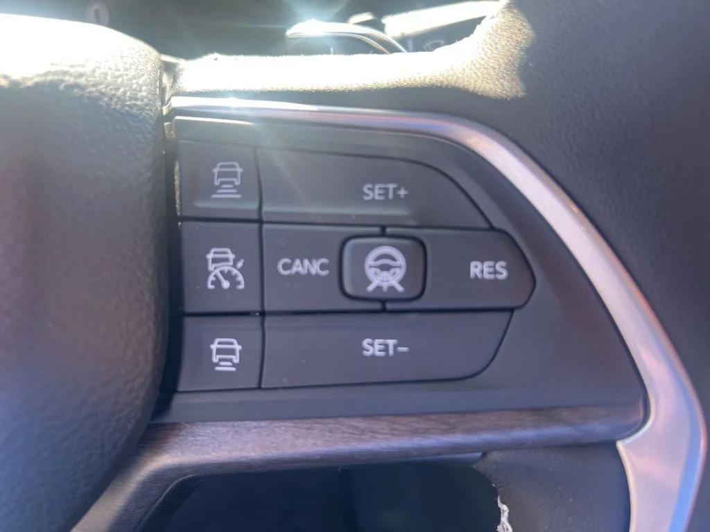 new 2026 Jeep Grand Cherokee car, priced at $46,594