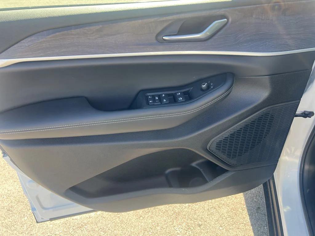 new 2026 Jeep Grand Cherokee car, priced at $46,594