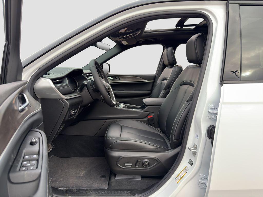 new 2025 Jeep Grand Cherokee L car, priced at $50,988